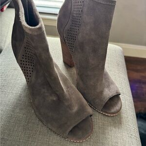 Gianni Bini Suede bootie Size 9